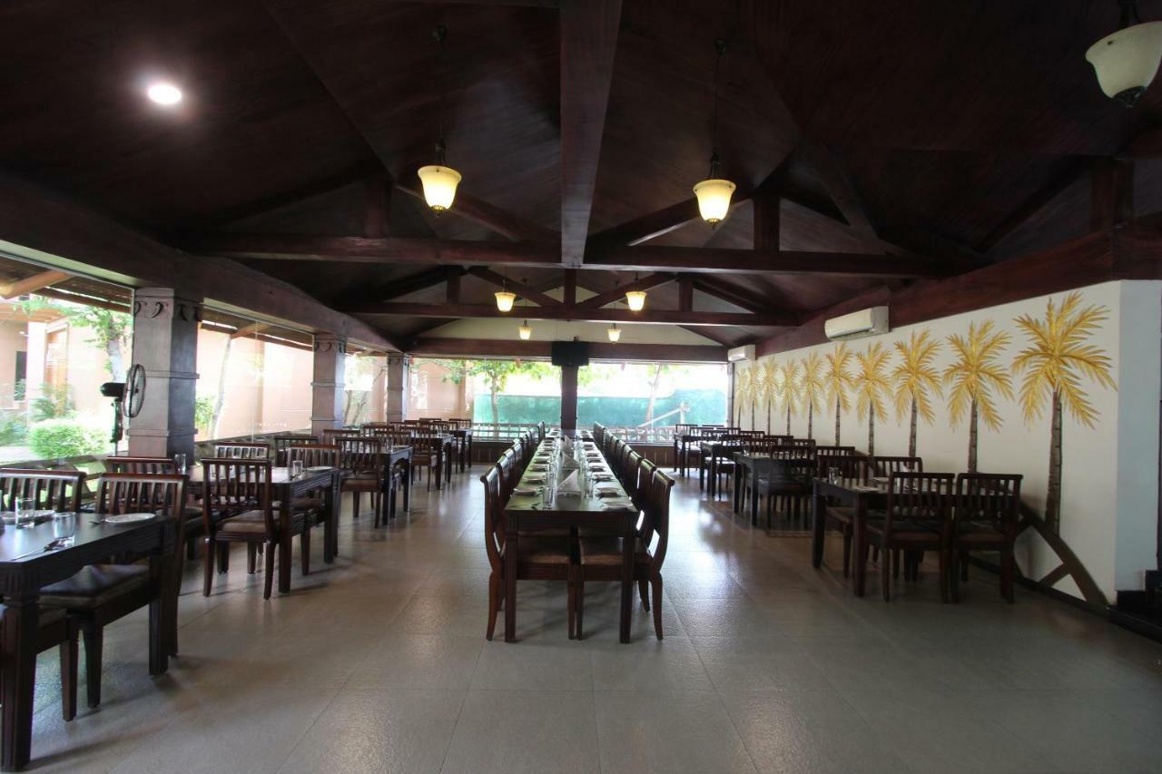 Golden Amoon Resort Narasapura Exterior foto